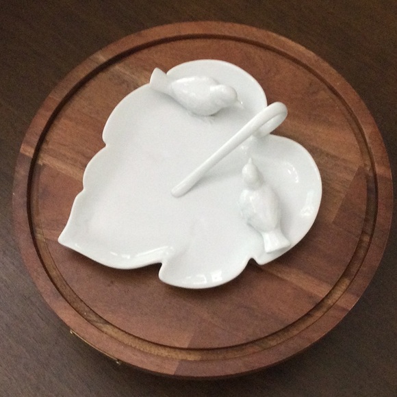 Very Pretty Porcelain Dish w/ Two Birds. - Picture 2 of 5
